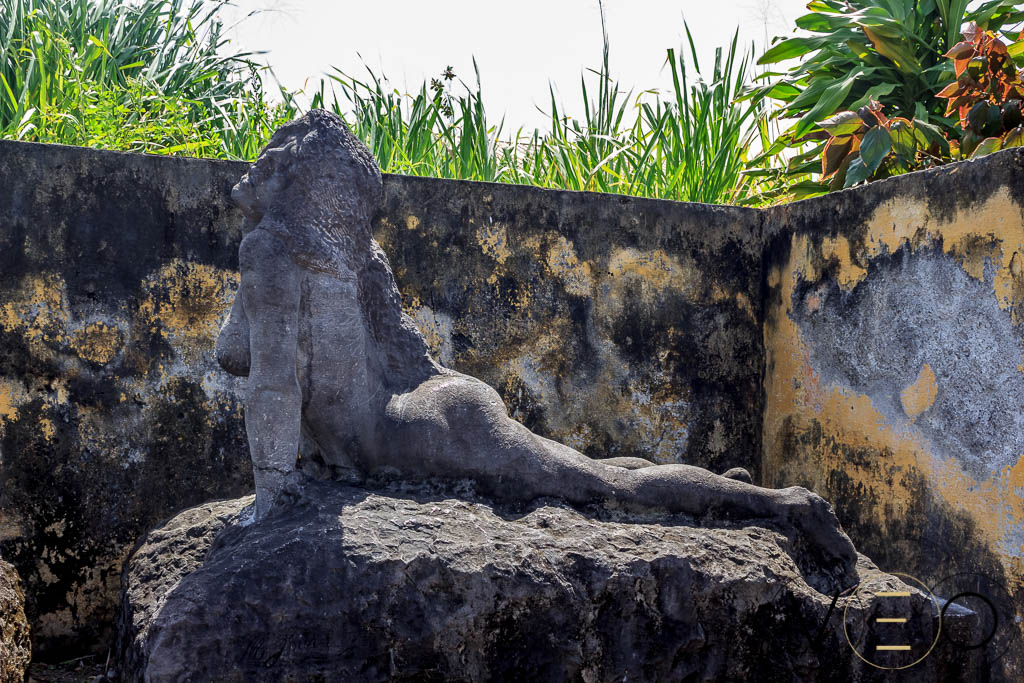 Statue, théâtre de Saint-Pierre, Martinique