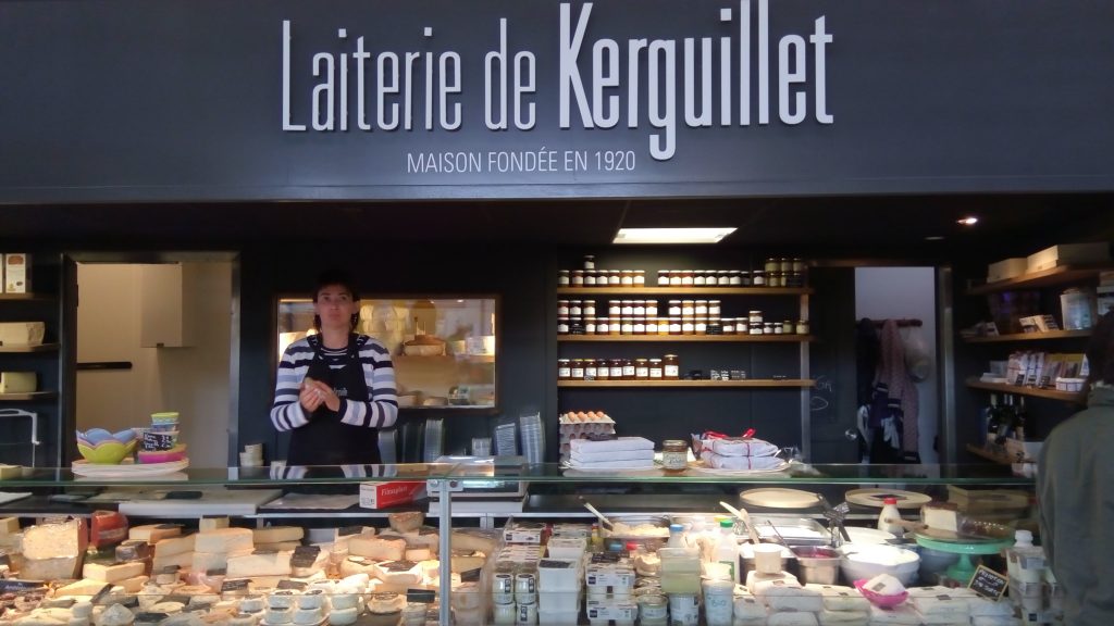 Acheter son plateau de fromage à la laiterie de Kerguillet