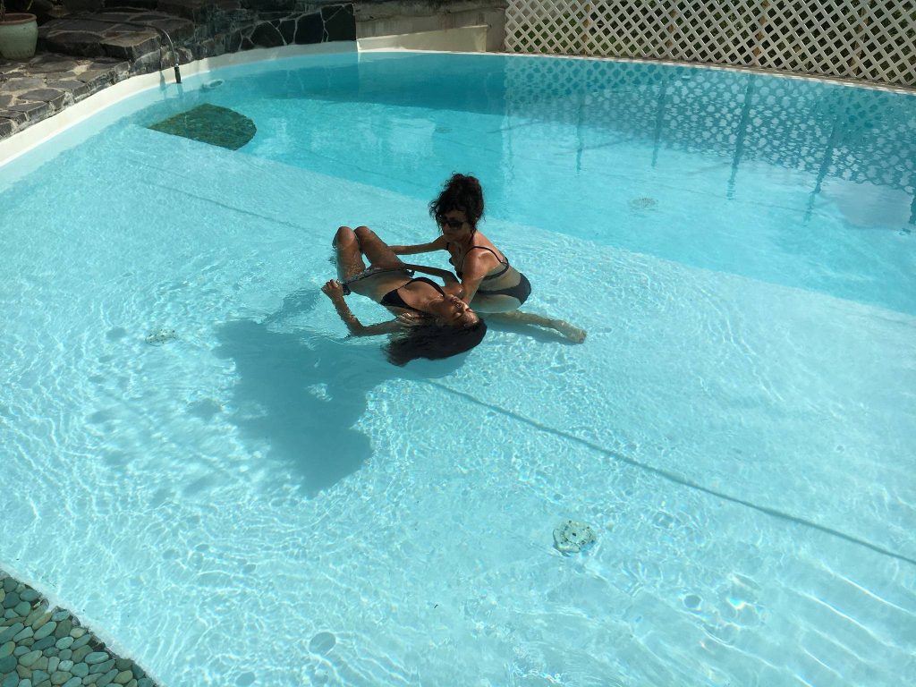 Massage-aquatique-en-piscine-en-guadeloupe